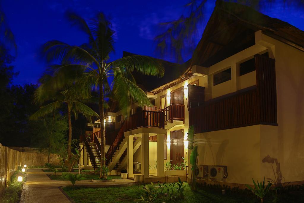 มาลา การ์เดน รีสอร์ต Hotel กีลีตราวางัน ภายนอก รูปภาพ