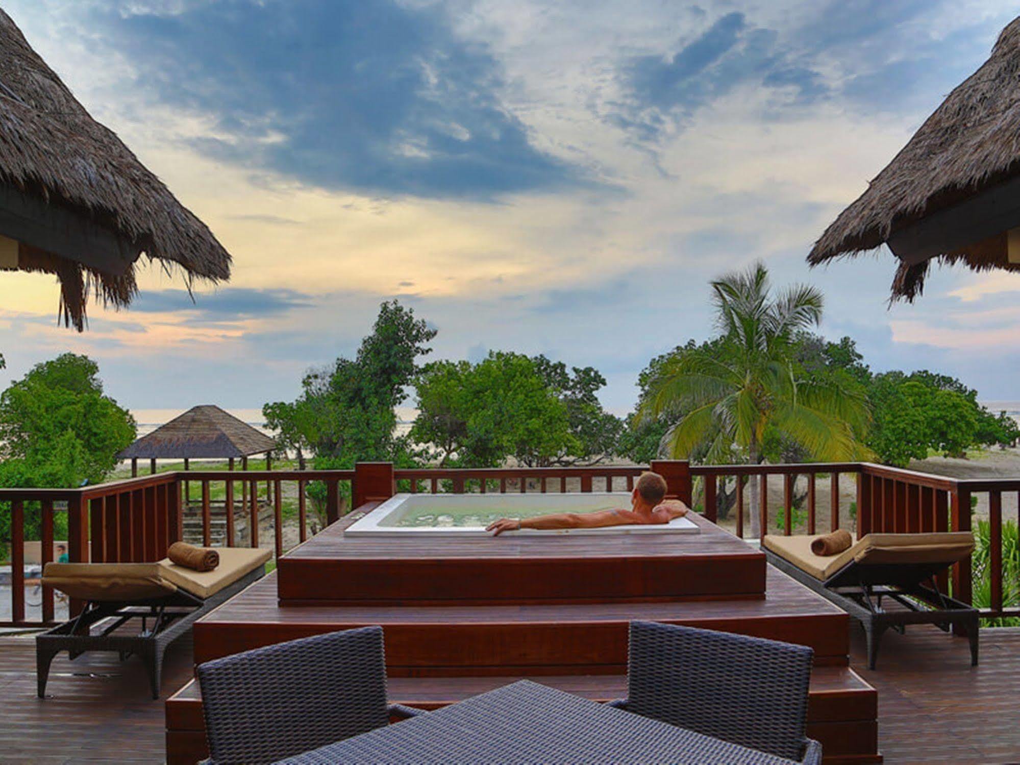 มาลา การ์เดน รีสอร์ต Hotel กีลีตราวางัน ภายนอก รูปภาพ